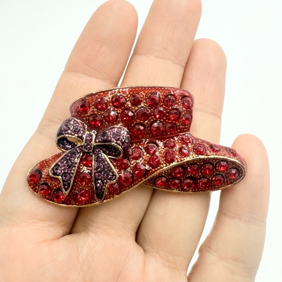 Vintage Red Hat Society Enamel Rhinestone Figural Pin Brooch Pendant - Picture 1 of 5